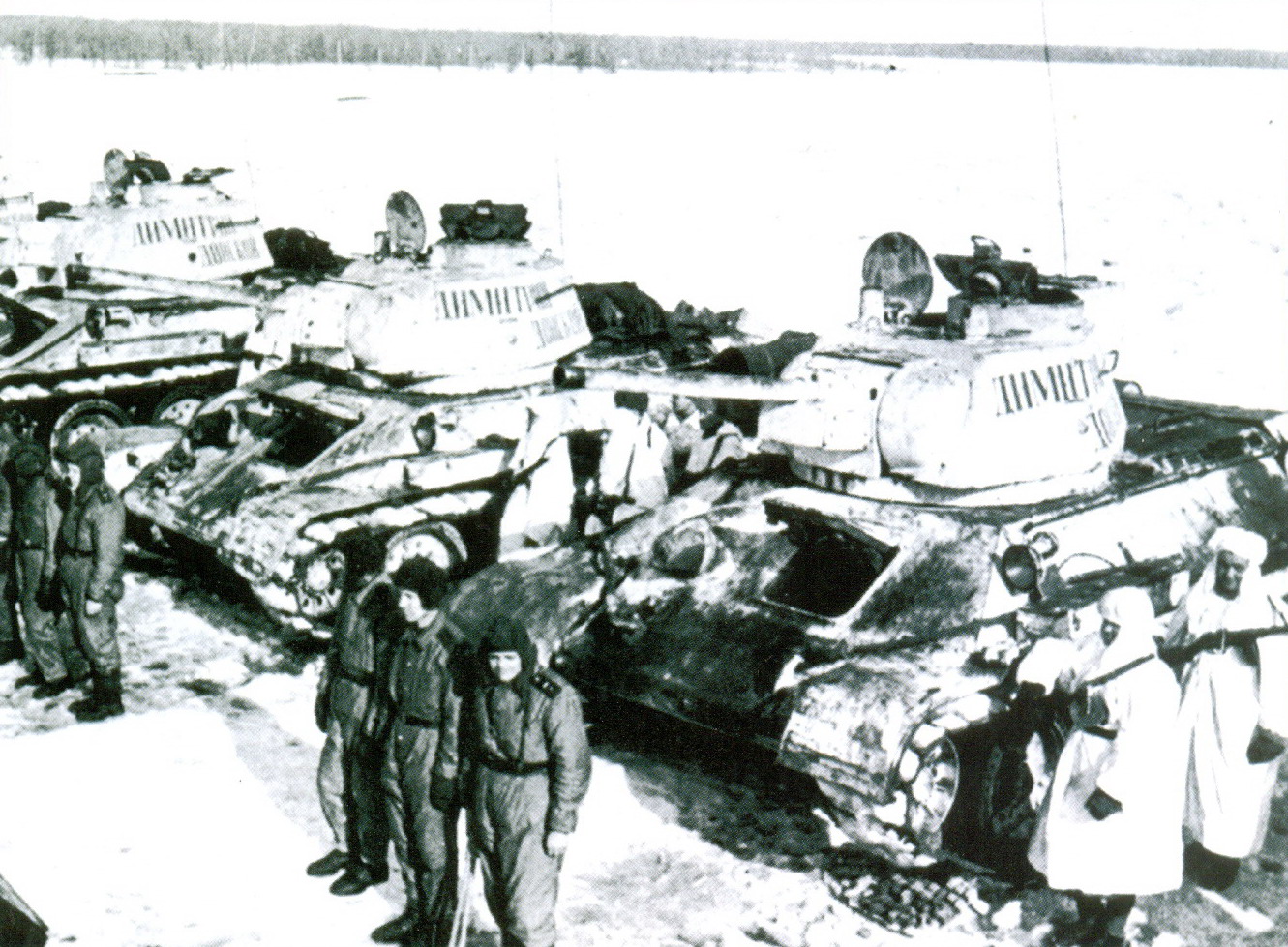 11 Экипажи танков Т-34