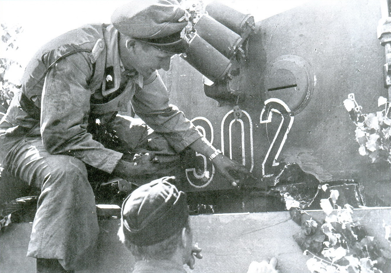 18 место попадания снаряда крупного калибра в башню Panzer V