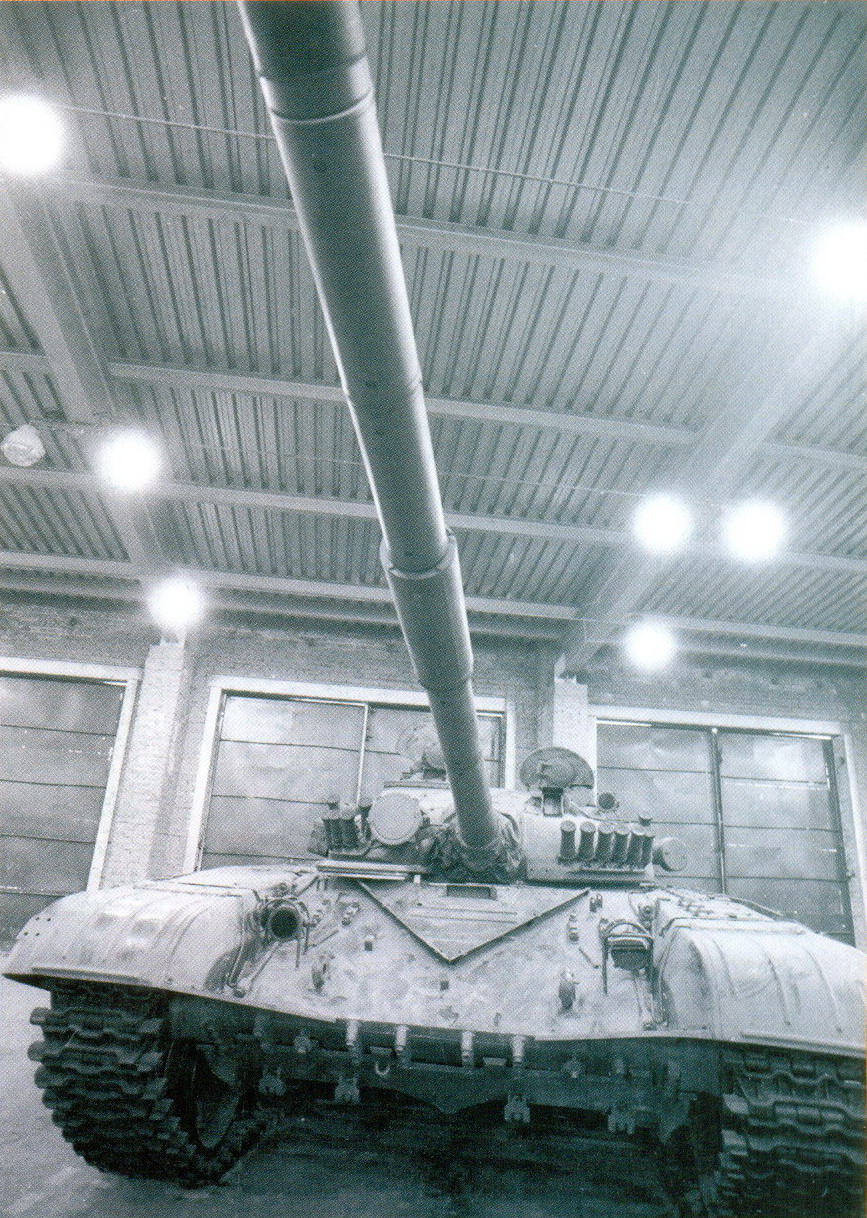 37 Т-72 на Уральском вагоностроительном заводе