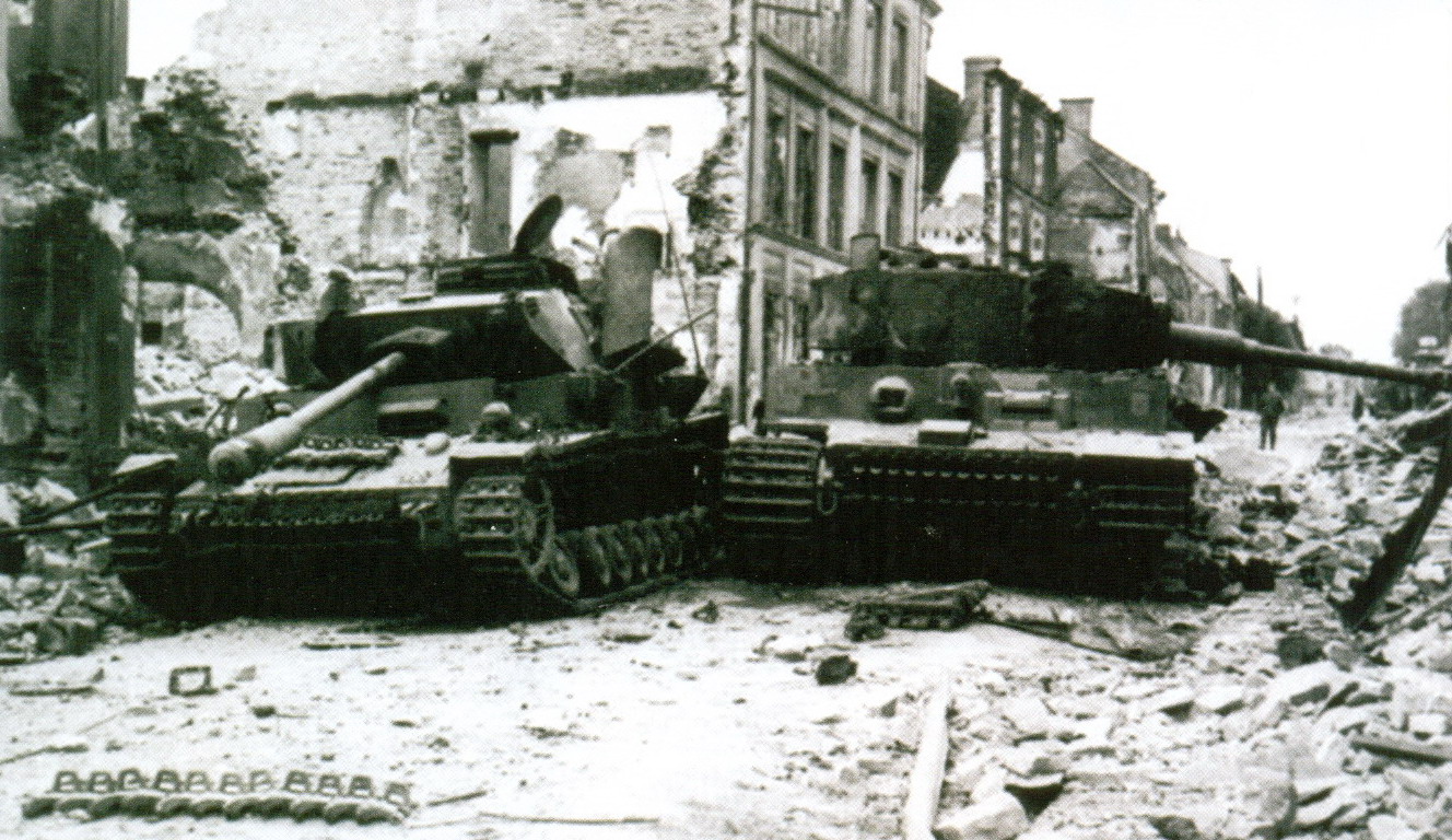 7 подбитый Panzer IV и «Тигр»